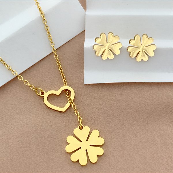 COLAR E BRINCO KIT GRAVATINHA TREVO E CORAÇÃO LISO DOURADO AÇO 316L⭐️