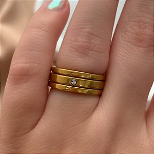 COLAR FLOR MINI DELICADA DOURADO AÇO 316L⭐️